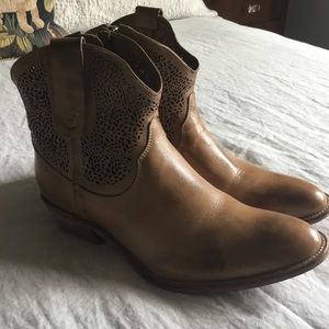 ANTHROPOLOGY KLUB NICO LAUREL WESTERN BOOTIE